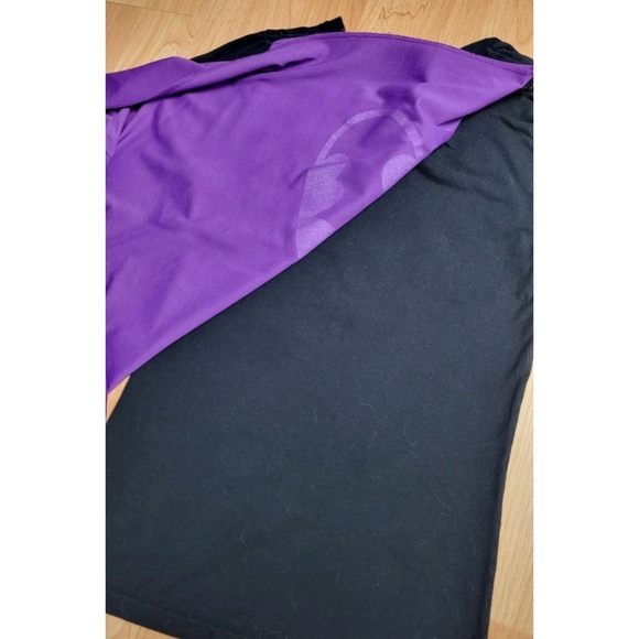 DC Comics Batman Batgirl cape t-shirt - Picture 11 of 11